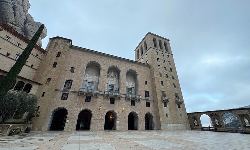 Image 9: Viaje temprano a Montserrat con senderismo, abadía, grupo muy pequeño