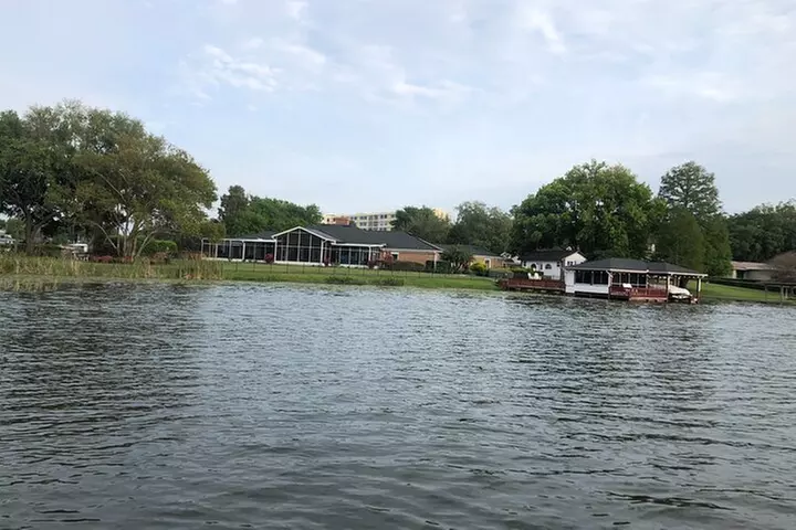 Pontoon Pub Crawl, 5 Lakeside Pubs and Restaurants Visit by Boat