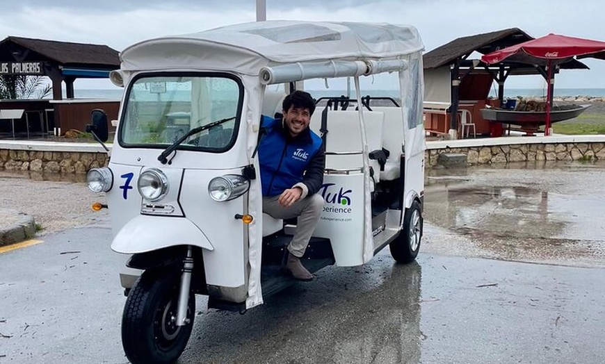 Image 3: Descubre Málaga Tour Privado de 60 Minutos en Tuk tuk