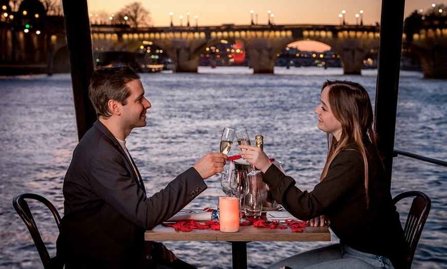 Image 8: Paris Christmas Seine Cruise 3 - Cours Déjeuner et dîner avec vin