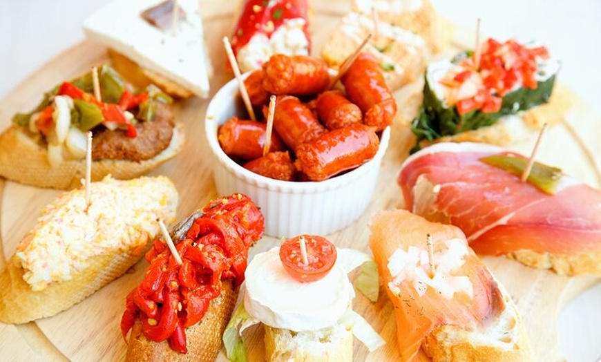 Image 10: Hacer Paella y Tapas + Vino y Cava Ilimitado (4 - Comida de Curso)