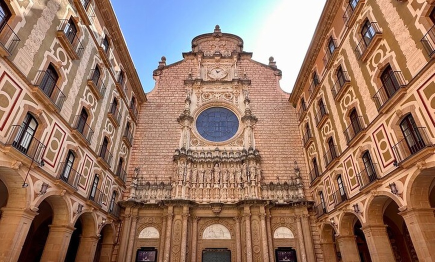 Image 11: Barcelona al Monasterio de Montserrat: Tour, Traslados y Basílica
