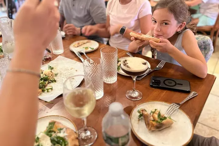 NYC: Greenwich Village Food Tour with 6 Locals Favorites Dishes