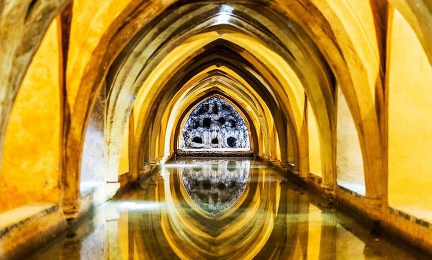 Image 2: Visita guiada sin colas a la Catedral de Sevilla, la Giralda y el A...