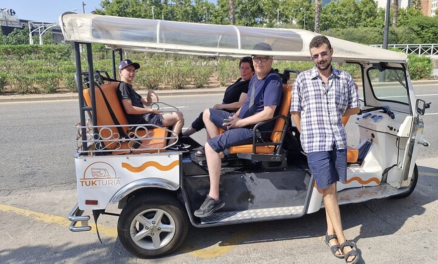 Image 3: Valencia: Tour Moderno en Tuk Tuk