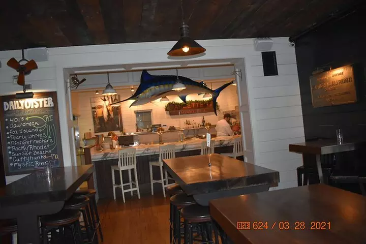 Newport Walking Food And History Tour