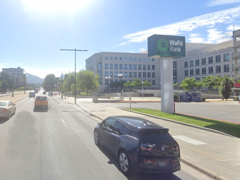 Parking at [U033] 405 S. Main St. Lot