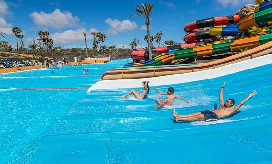 Image 2: Parque Acuático Acua Corralejo con Traslado