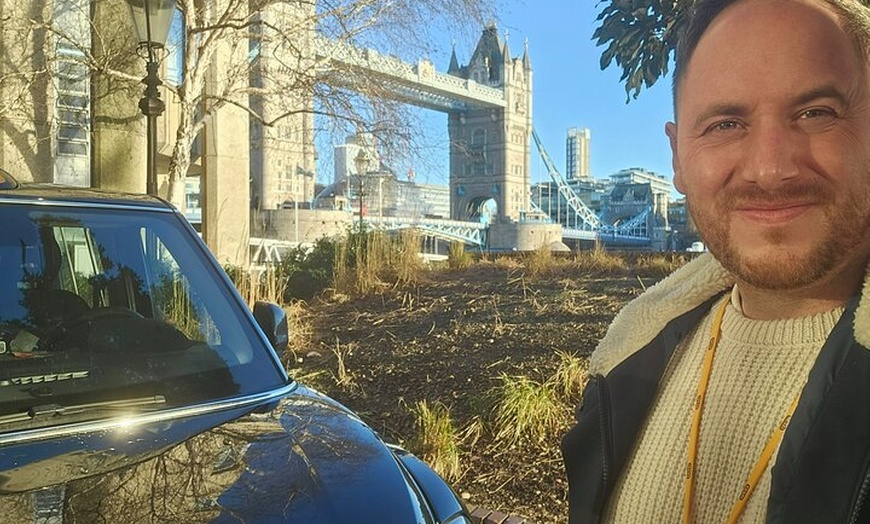 Image 3: Billy's Black Cab Tour of London