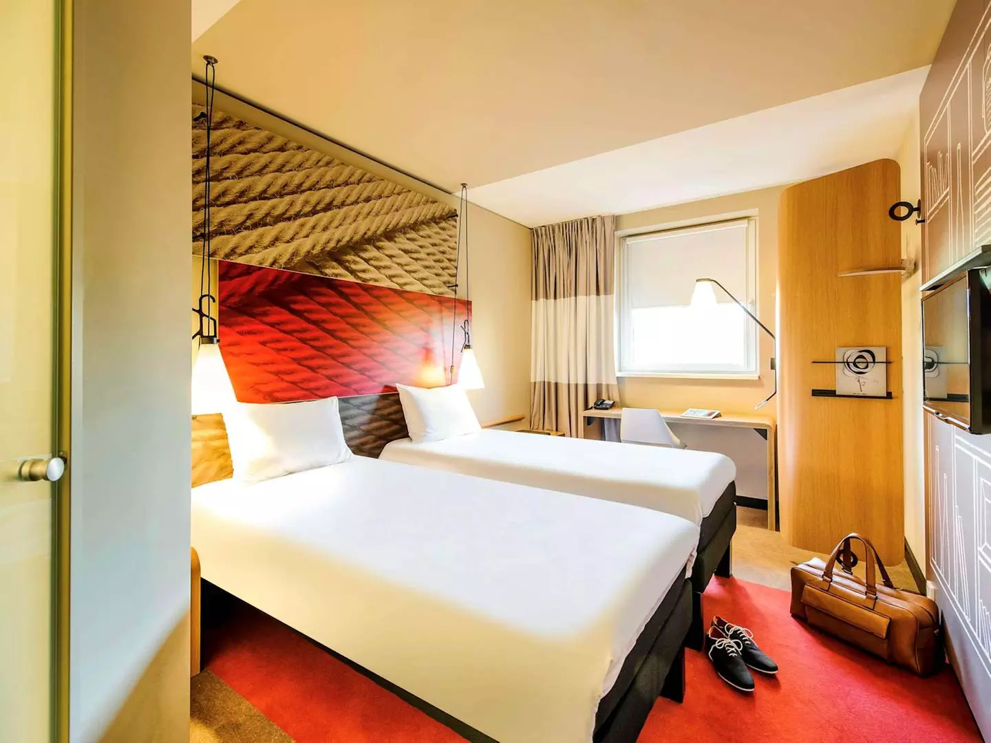 ✈ SCHLESWIG-HOLSTEIN | Hamburg - ibis Hamburg City Hotel 3*, 2 nocy...