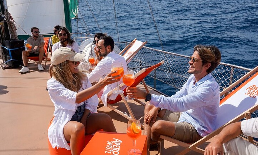 Image 10: Crucero en barco por Aperol Spritz