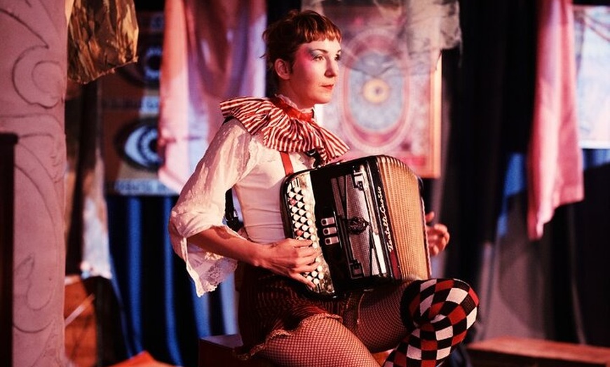 Image 3: Immersive Magic Experience with Craft Cocktails in London