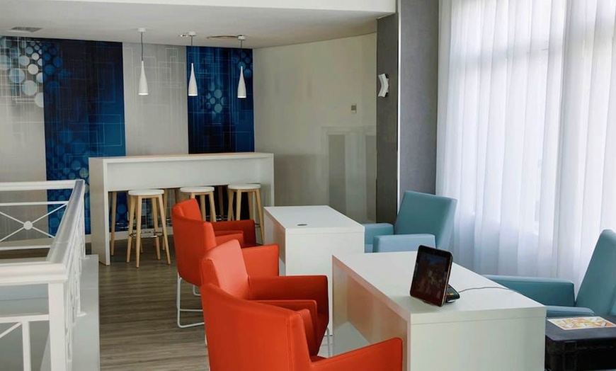 Image 2: ✈ GRAN CANARIA | Playa del Ingles - Hotel Servatur Waikiki 3* - Śni...