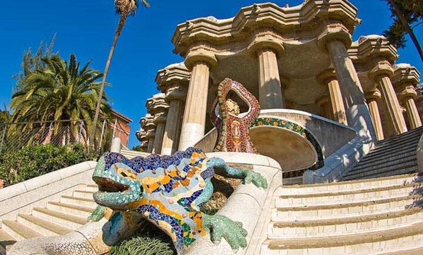 Image 8: Entrada oficial de Park Guell