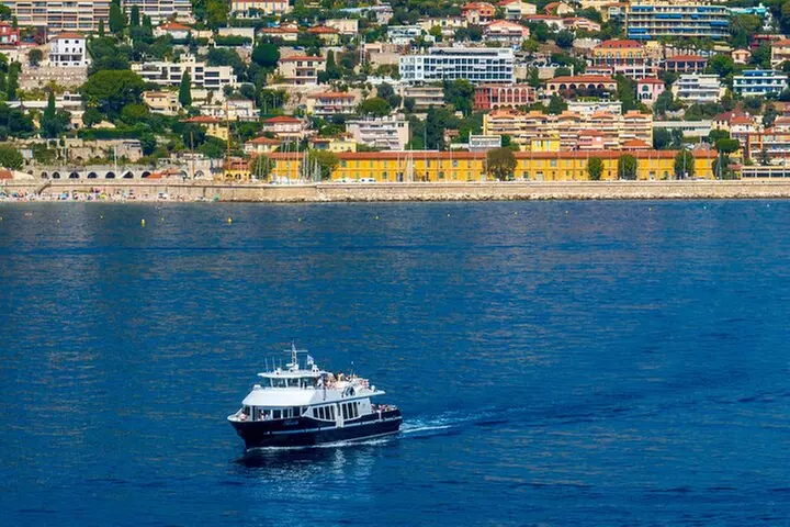 Croisière touristique sur la côte méditerranéenne au départ de Nice