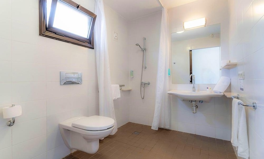 Image 7: ✈ LANZAROTE | Puerto del Carmen - Hotel Casas Heddy 3* - Rooftop sw...