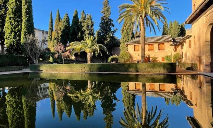 Image 24: Entradas de La Alhambra con Palacios Nazaríes +Tren Turístico