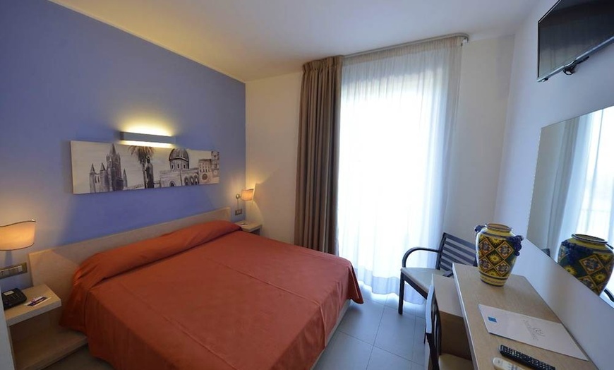Image 1: ✈ SYCYLIA | Palermo - Villa D'Amato 3*
