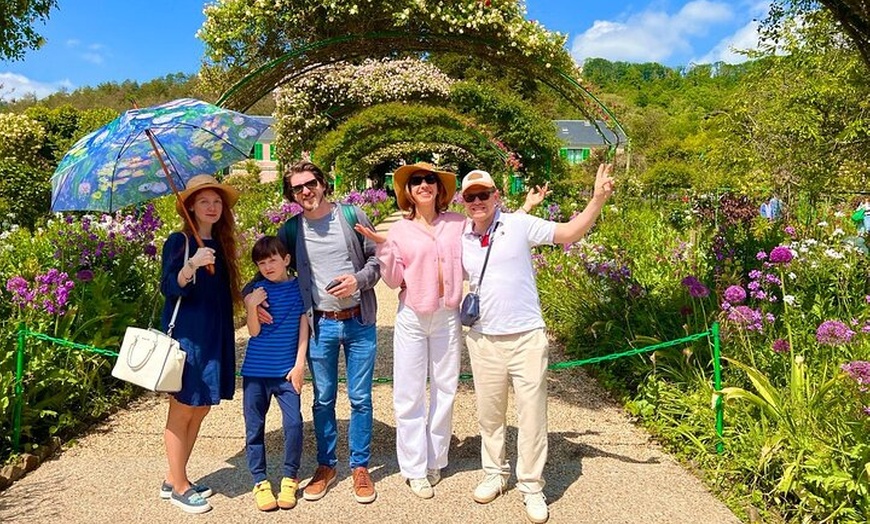 Image 10: Visite privée de Giverny Garden&Versailles au départ de Paris