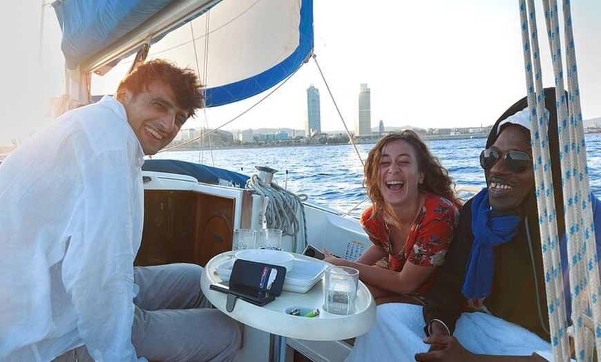 Image 12: Tour privado en barco por Barcelona