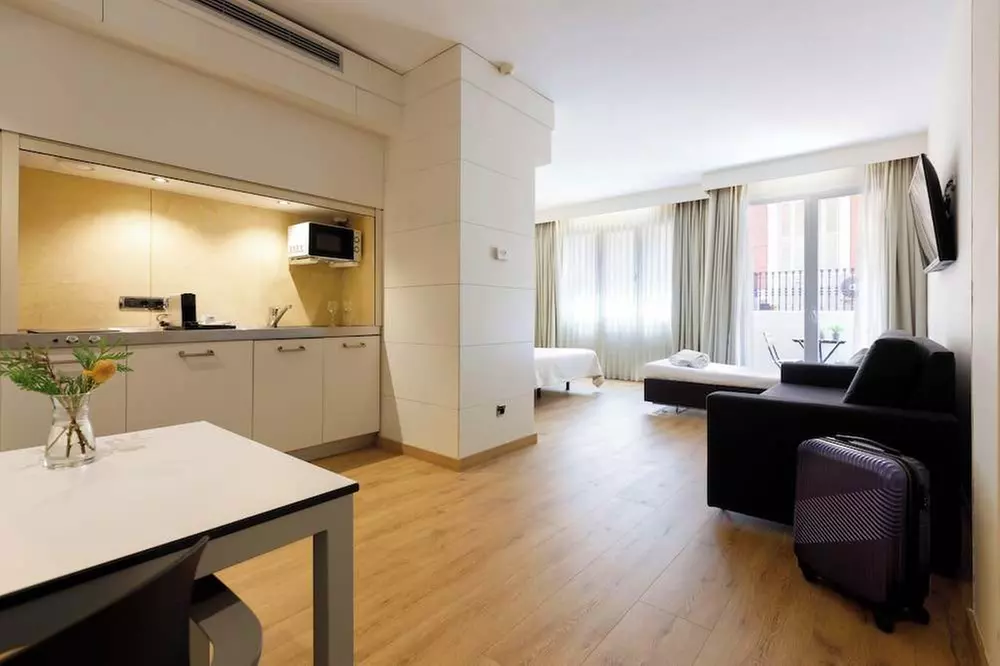✈ SPANIEN | Barcelona - Mariano Cubi Aparthotel Barcelona 4*, 2 Näc...