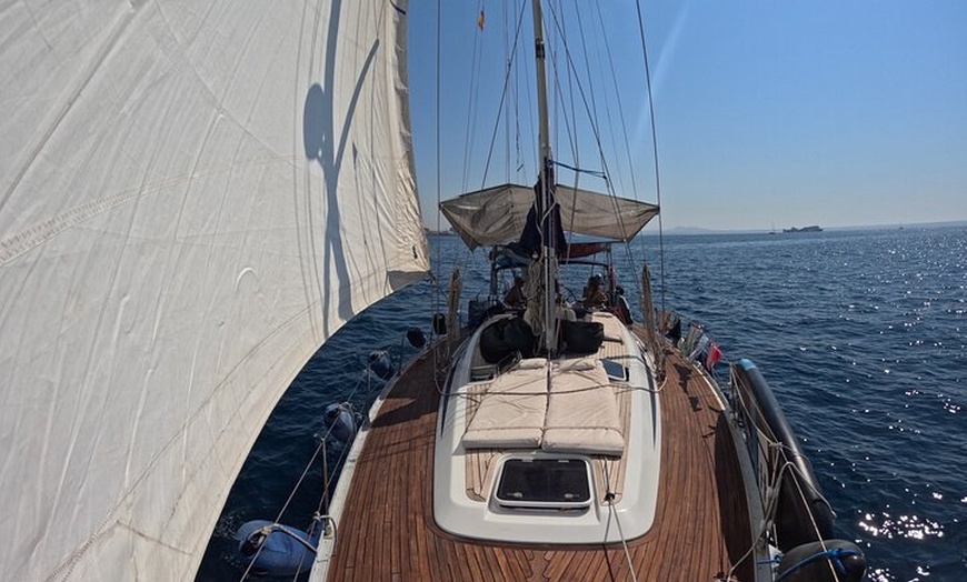 Image 13: Holistic Day Charter Paseo en Velero