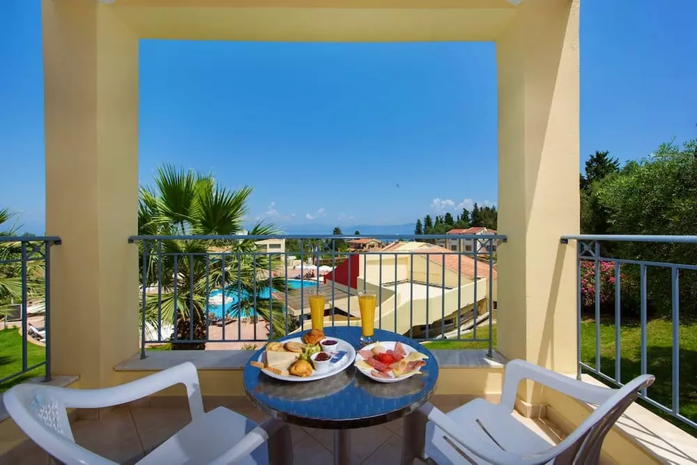 ✈ CORFOU | Kavos - Olympion Village Hotel 3*, 3 nuit - Demi-pension...