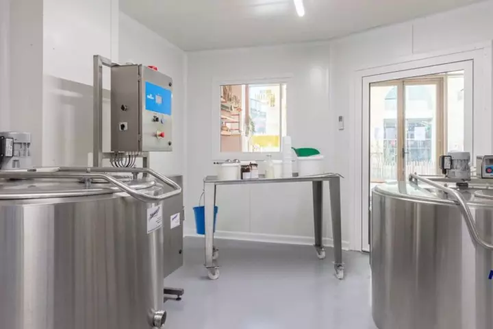 Atelier Fromage à Bordeaux : Fabrication de St Marcell'eaux - Image 6