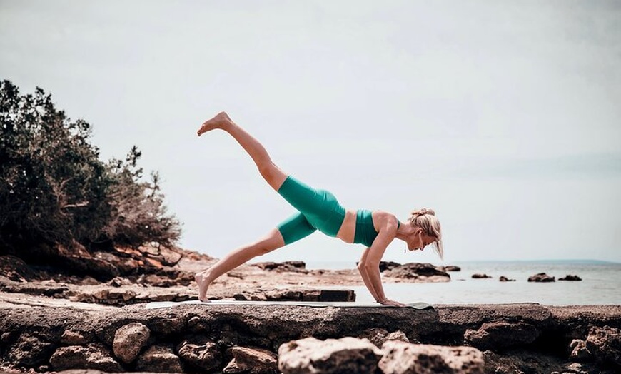 Image 3: Clase privada de yoga en tu villa, (vacaciones) en casa o evento – ...