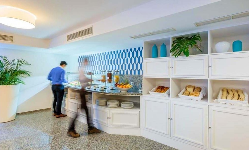 Image 10: ✈ MADÈRE | Funchal - Trek 4 randonnées & hotel Terrace Mar Suite 4*...