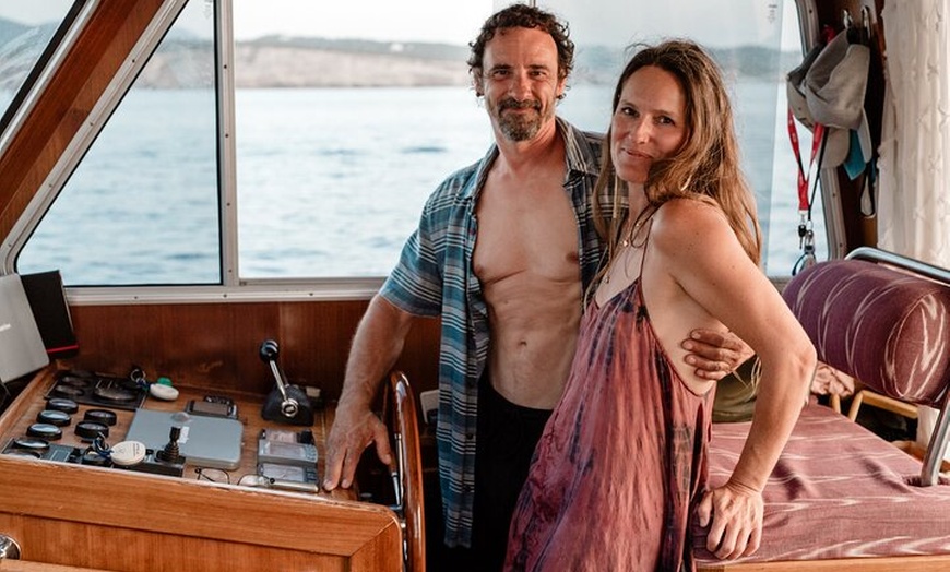 Image 10: Navega hacia el atardecer en un Llaüt balear