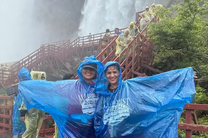 Niagara Falls: Maid of the Mist Boat Ride Walking Tour