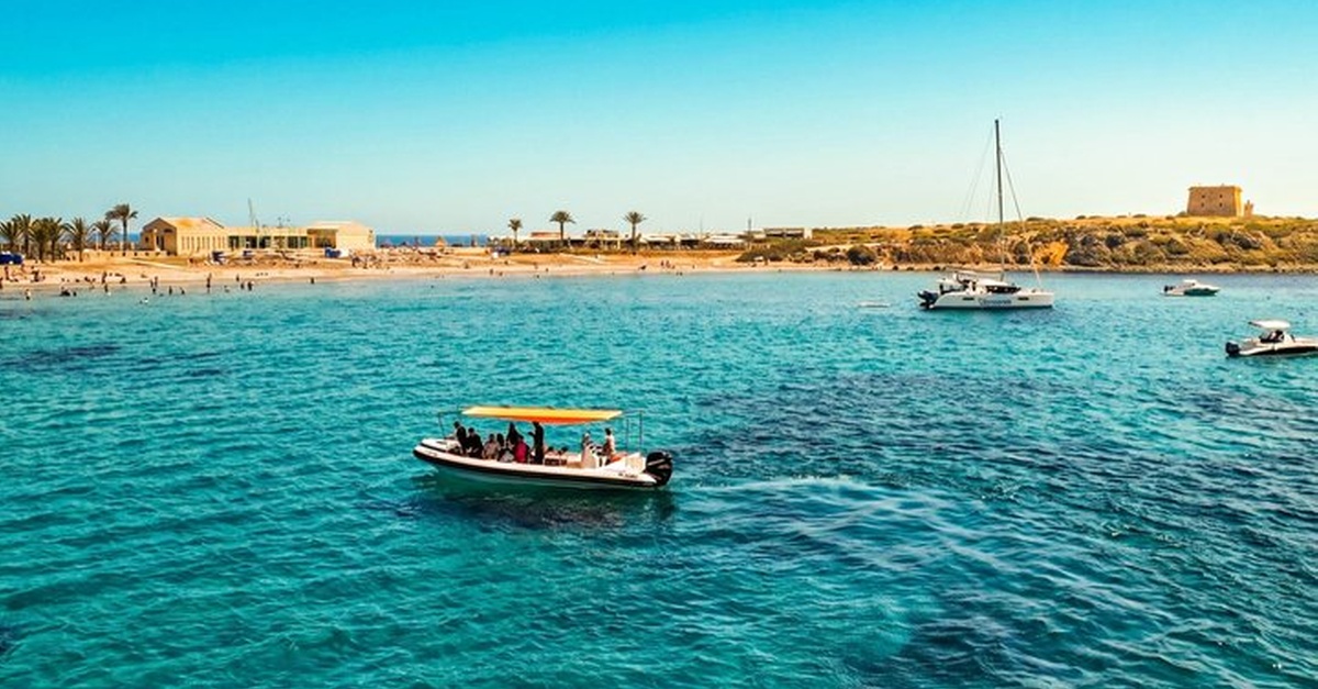 Excursión en lancha a la isla de Tabarca con snorkel y snack desde Alicante