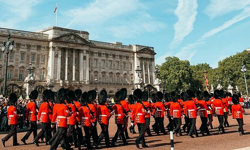 Image 4: Ultimate London Tour 30 Top London Sights with Blue Badge Guide