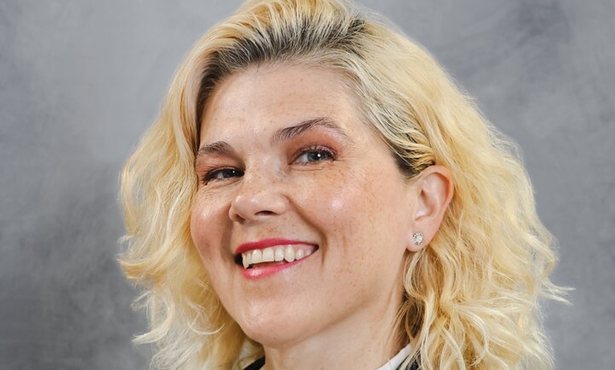 Image 8: Professional Photoshoot in Studio for Headshots