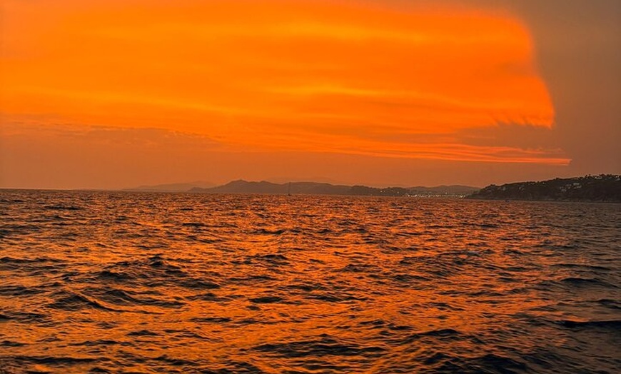 Image 8: Puesta de Sol desde LLoret de Mar con Dj y bebidas