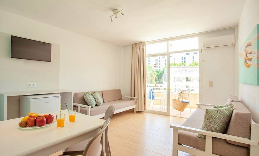 Image 4: ✈ MAJORQUE | Sa Coma - BJ Apartamentos Club Sa Coma 2* - Aqua Parc