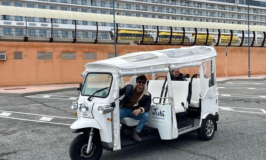 Image 4: Descubre Málaga Tour Privado de 60 Minutos en Tuk tuk