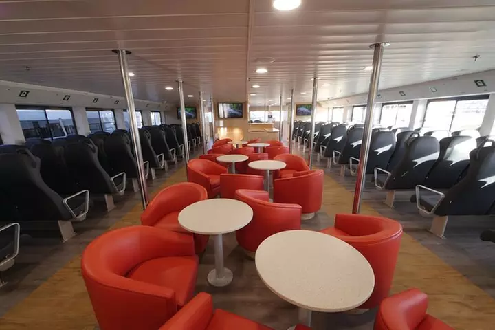 Lanzarote: billete de barco ida y vuelta a La Graciosa con wifi