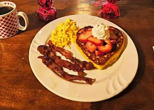 5% Cash Back at Dot's Cafe