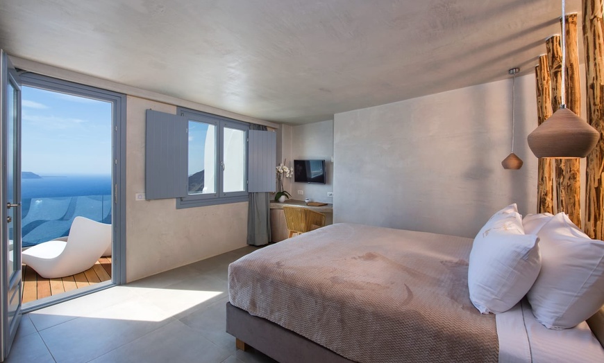 Image 9: ✈ SANTORIN | Fira - Athina Luxury Suites 5* - Vue panoramique