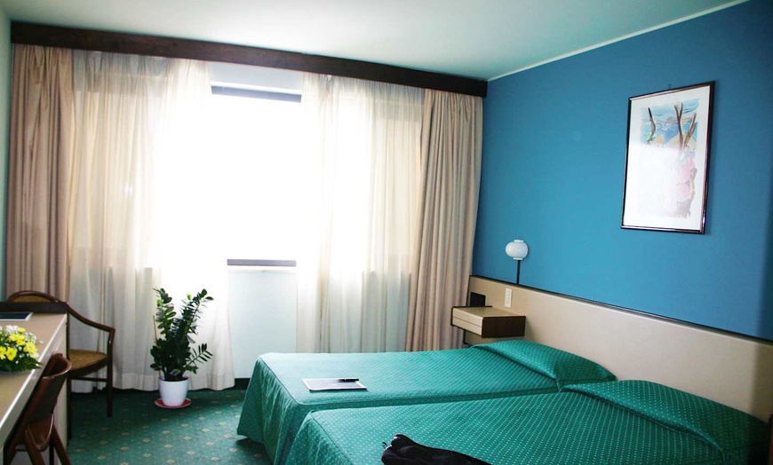 Image 3: ✈ SICILIË | Palermo - San Paolo Palace 4*, 4 nachten - Buitenzwembad