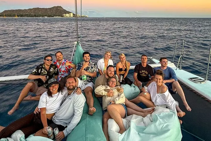 Private Catamaran Sunset Sail in Waikiki