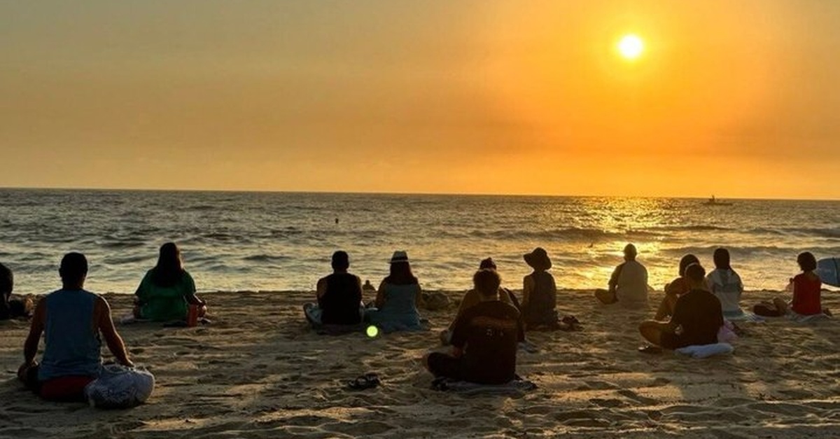 Experiencia de respiración guiada y meditación marina en Marbella