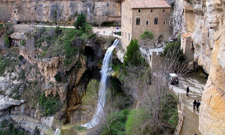 Image 3: Viaje en cascada Sant Miquel del Fai Fuente mágica