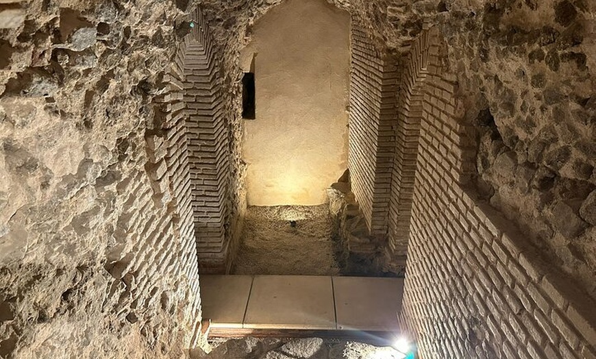 Image 8: Tour Toledo Subterráneo Visita Termas romanas y Sótanos Privados