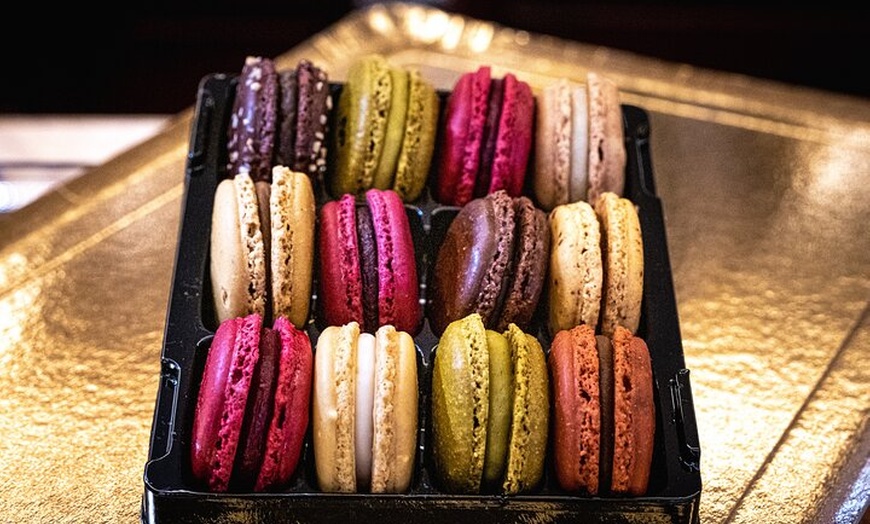 Image 2: Randonnée pédestre gastronomique dans le quartier du Marais avec dé...