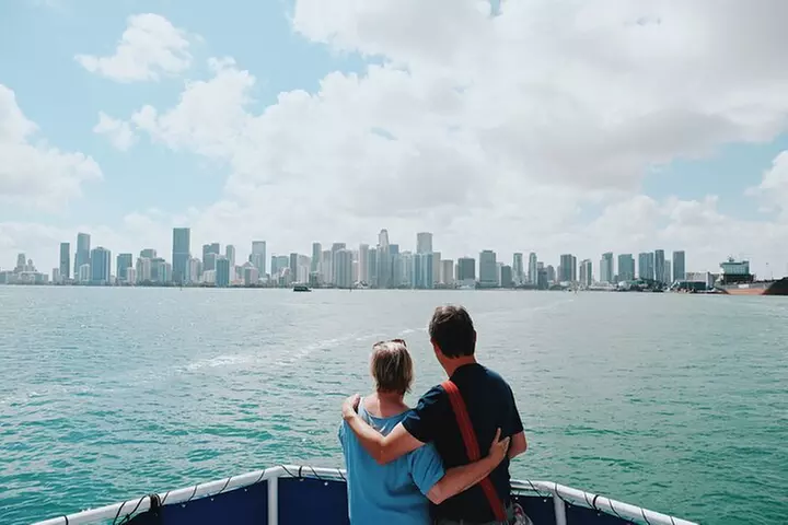 Miami Boat Tour of Celebrity Homes & Miami River Skyline 360 View