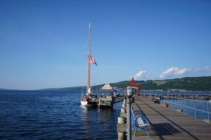 2-Day Best of Niagara Falls, Corning, Finger Lakes Tour from NYC