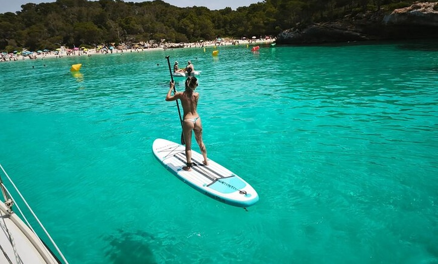 Image 2: Excursión privada a vela por Menorca desde Cala Galdana